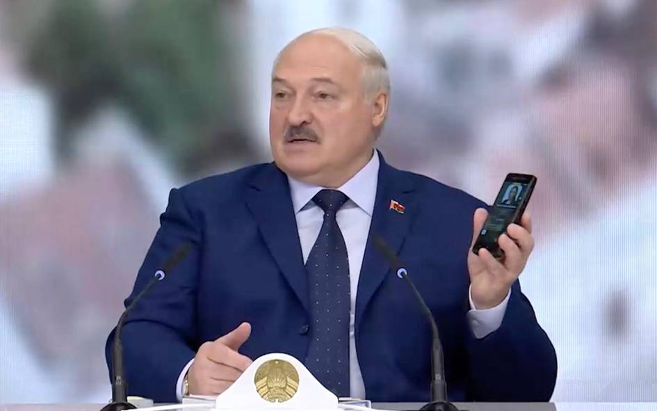 Lukashenko amaldorlarni simli telefondan foydalanishga chaqirdi